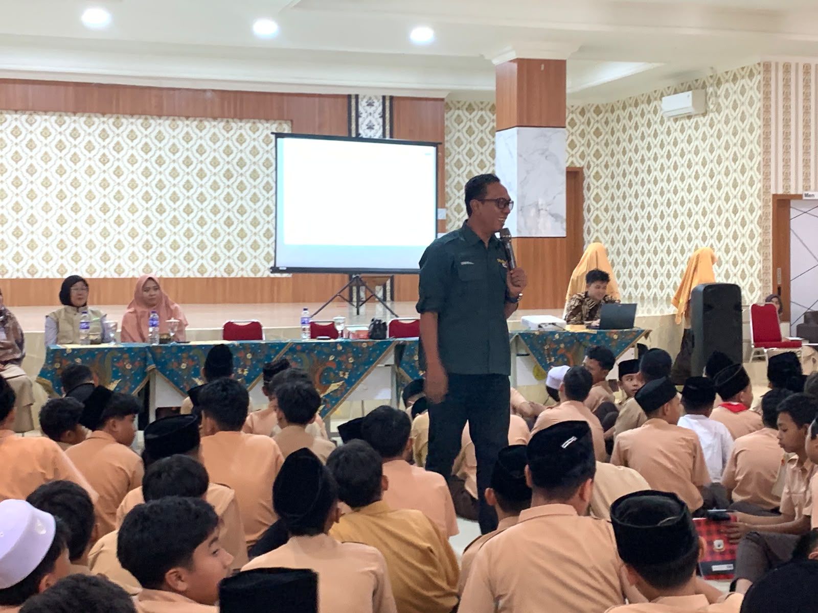 workshop-ecosave-smp-it-nurul-ilmi-2-jambi-Penyampaian-narasumber Workshop Ecosave