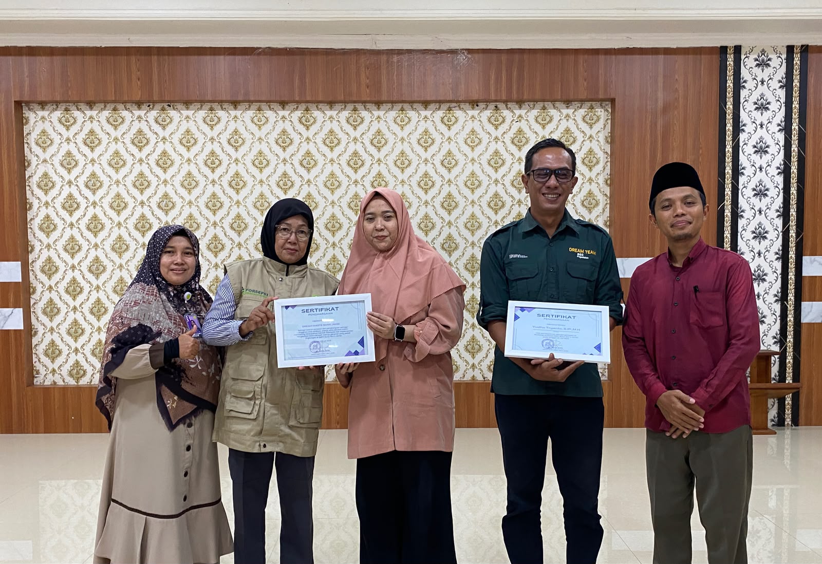 workshop-ecosave-smp-it-nurul-ilmi-2-jambi-foto-bersama-narasumber Workshop Ecosave